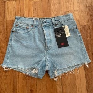 Size 28 Levi’s High Waisted Denim Shorts NWT
